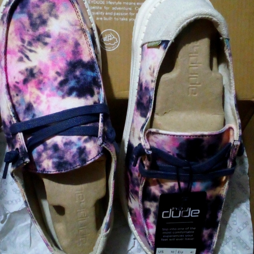 New in box Tie dye Hey Dude